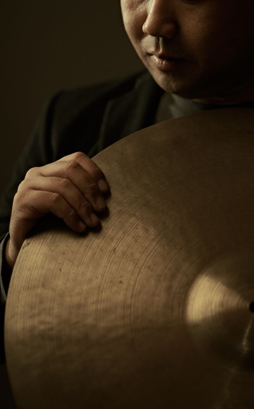 Minchan Kim's hand on a ride cymbal